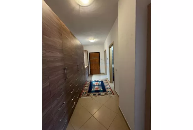 Shtepi ne shitje Apartament ne Tirane, 2+1, Mobilimi E mobiluar, Pagesa 144,000  Euro.