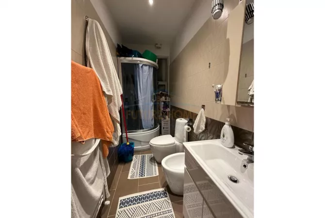 Shtepi ne shitje Apartament ne Tirane, 1+1, Mobilimi E mobiluar, Pagesa 175,000  Euro.