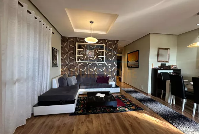 Shtepi ne shitje Apartament ne Tirane, 1+1, Mobilimi E mobiluar, Pagesa 175,000  Euro.