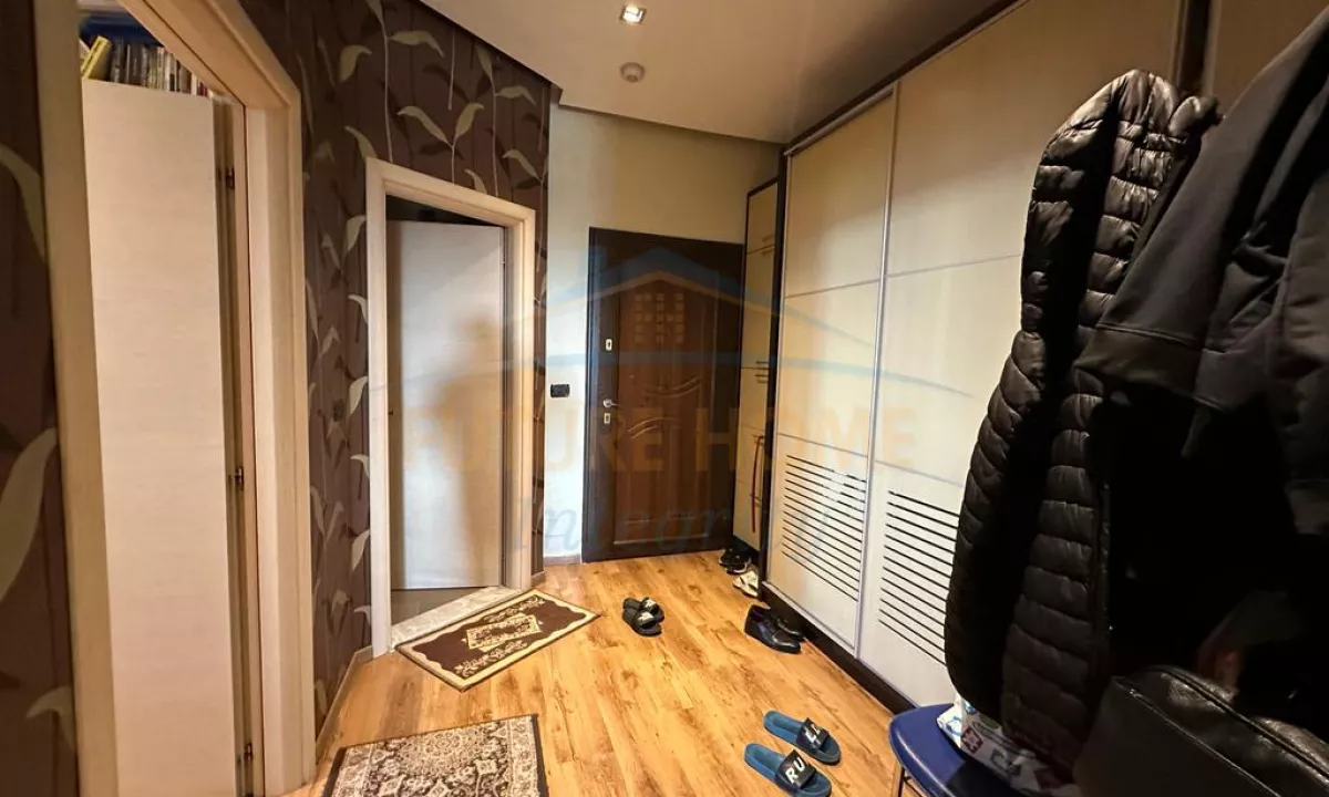 Shtepi ne shitje Apartament ne Tirane, 1+1, Mobilimi E mobiluar, Pagesa 175,000  Euro.