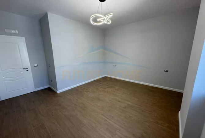 Shtepi ne shitje Apartament ne Tirane, 2+1, Mobilimi Bosh, pa mobiluar, Pagesa 135,000  Euro.