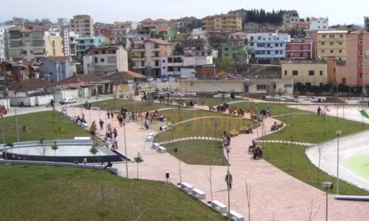 Shtepi ne shitje Shtepi Private ne Tirane, 4+1, Mobilimi E mobiluar, Pagesa 300,000  Euro.