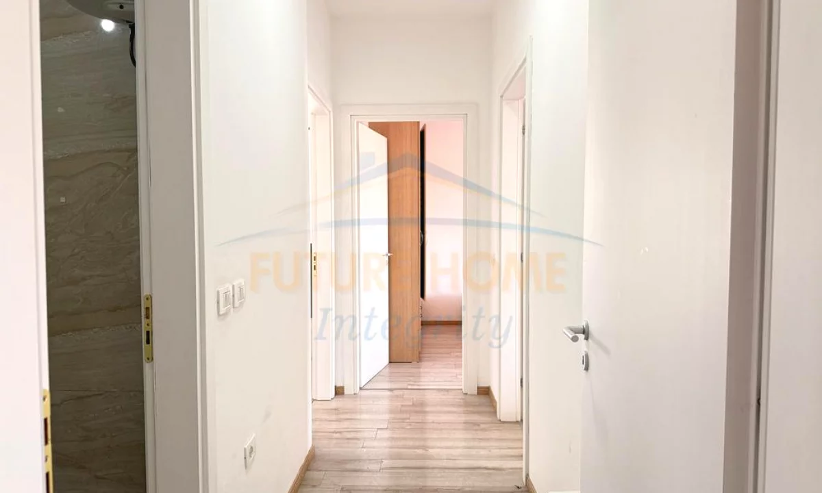Shtepi ne shitje Apartament ne Tirane, 3+1, Mobilimi Pjeserisht e mobiluar, Pagesa 236,001  Euro.