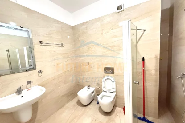 Shtepi ne shitje Apartament ne Tirane, 3+1, Mobilimi Pjeserisht e mobiluar, Pagesa 236,001  Euro.