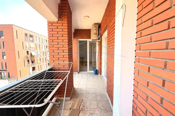 Shtepi ne shitje Apartament ne Tirane, 3+1, Mobilimi Pjeserisht e mobiluar, Pagesa 236,001  Euro.