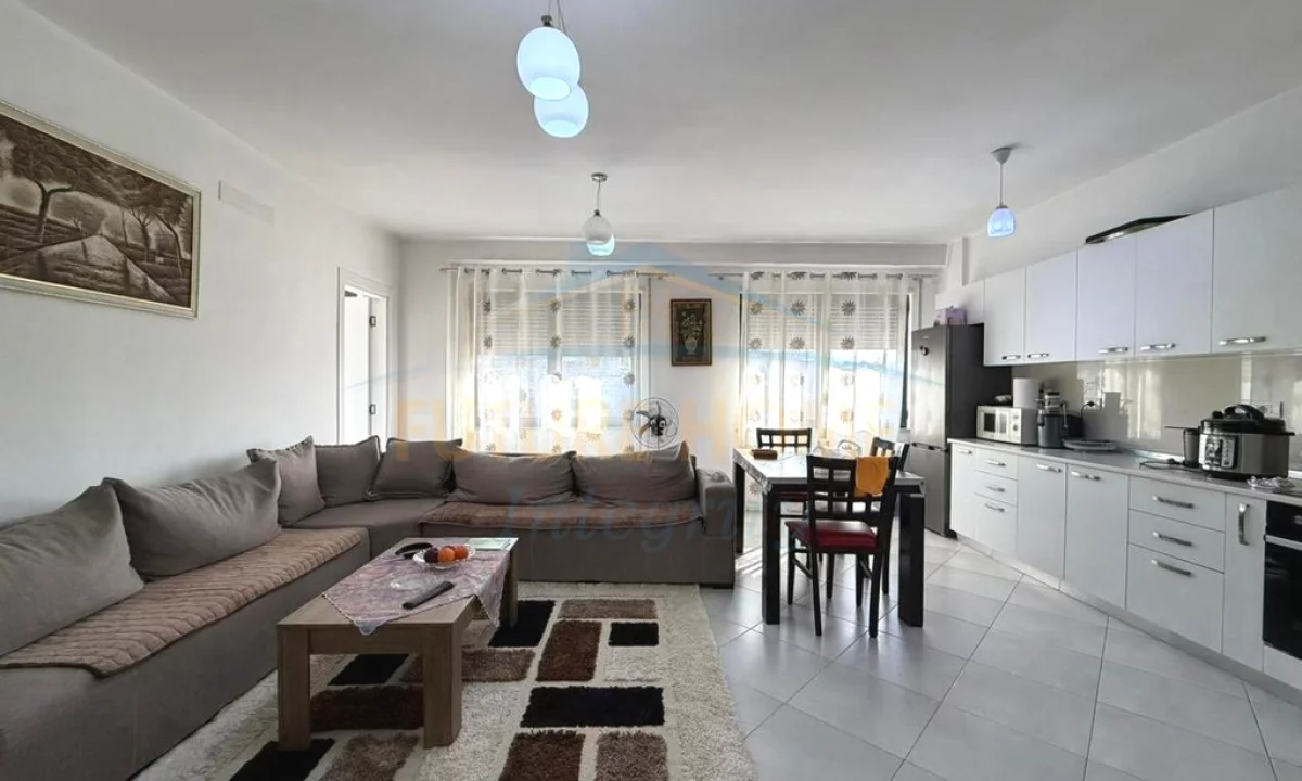 Shtepi ne shitje Apartament ne Tirane, 2+1, Mobilimi Pjeserisht e mobiluar, Pagesa 208,000  Euro.