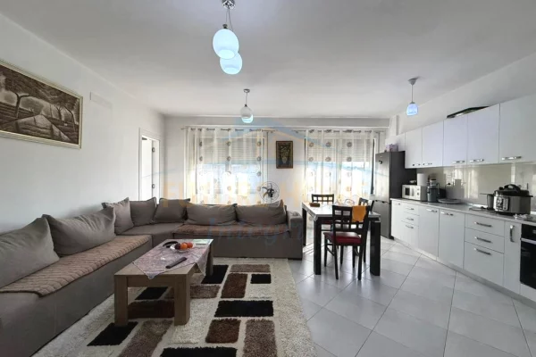 Shitet, Apartament 2+1+2, Ish Tregu Elektrik, Tiranë