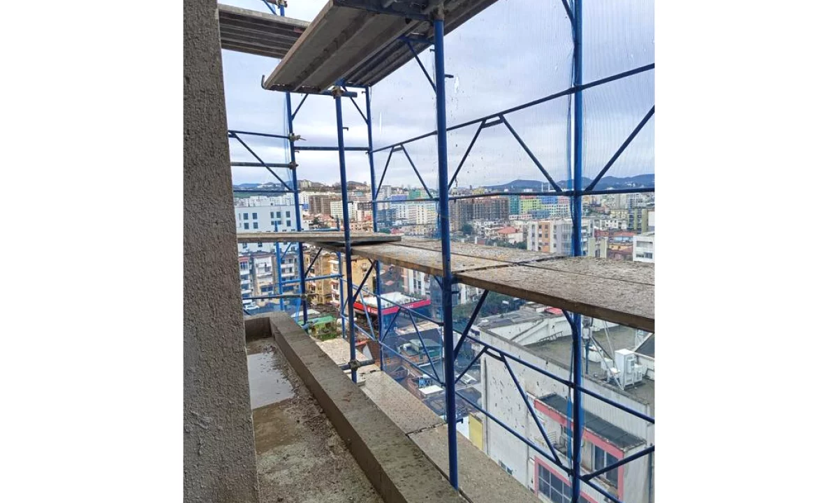 Shtepi ne shitje Apartament ne Tirane, 3+1, Mobilimi Bosh, pa mobiluar, Pagesa 185,000  Euro.