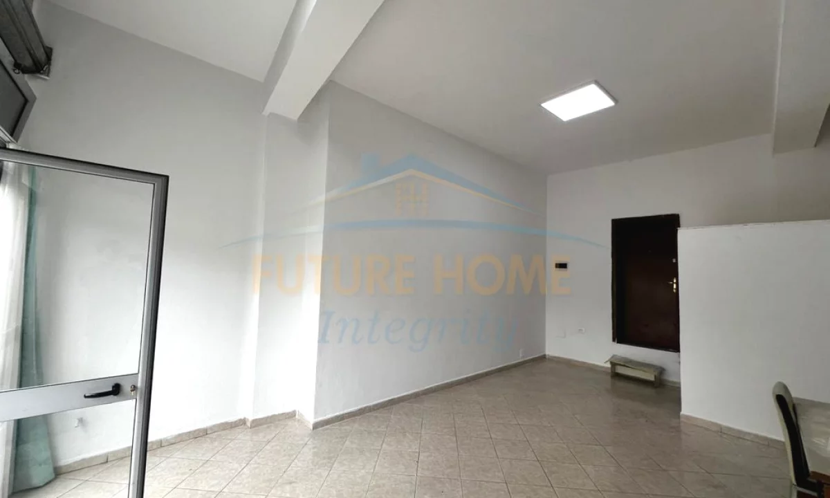 Qera, Ambient Biznesi, Xhamia e Tabakeve, Tirane. 420 Euro