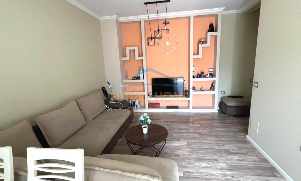 Shtepi me qera Apartament ne Tirane, 2+1, Mobilimi E mobiluar, Pagesa 550  Euro.
