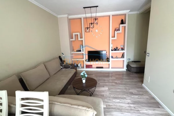 Qera, Apartament 1+1, Porcelan, Tiranë. 550 €