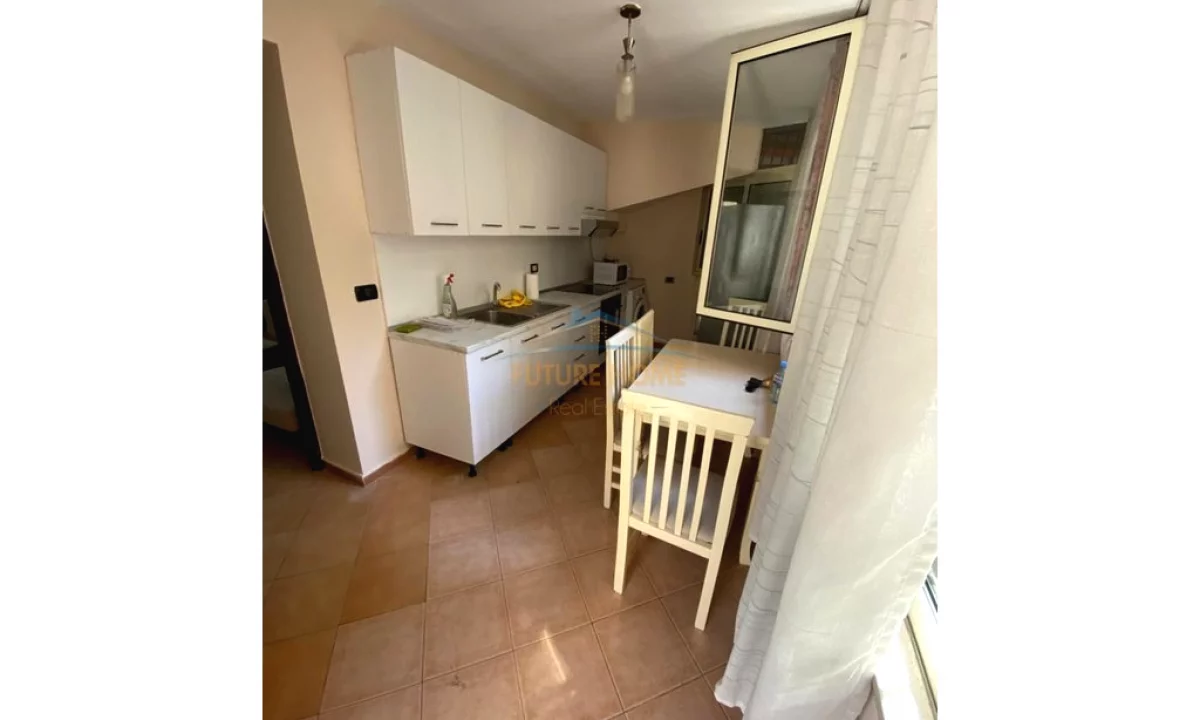 Shtepi me qera Apartament ne Tirane, 1+1, Mobilimi E mobiluar, Pagesa 50,000  Leke.