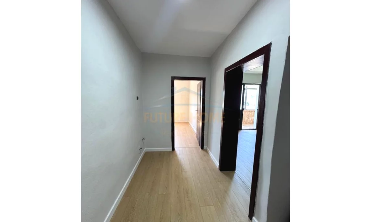 Shtepi ne shitje Apartament ne Tirane, 1+1, Mobilimi Bosh, pa mobiluar, Pagesa 108,000  Euro.