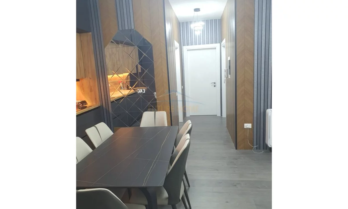 Shtepi me qera Apartament ne Tirane, 2+1, Mobilimi E mobiluar, Pagesa 800  Euro.