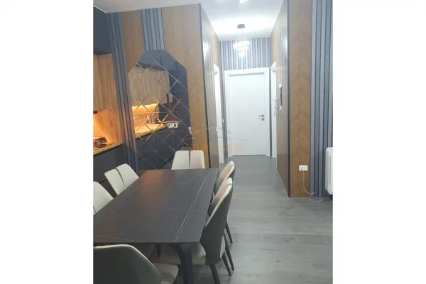 Qera, Apartament 2+1+2, Rruga e Elbasanit 800 €