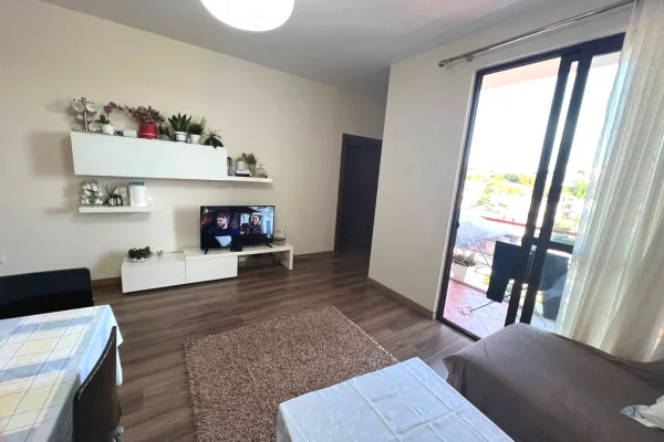 Shtepi me qera Apartament ne Tirane, 2+1, Mobilimi E mobiluar, Pagesa 50,000  Leke.