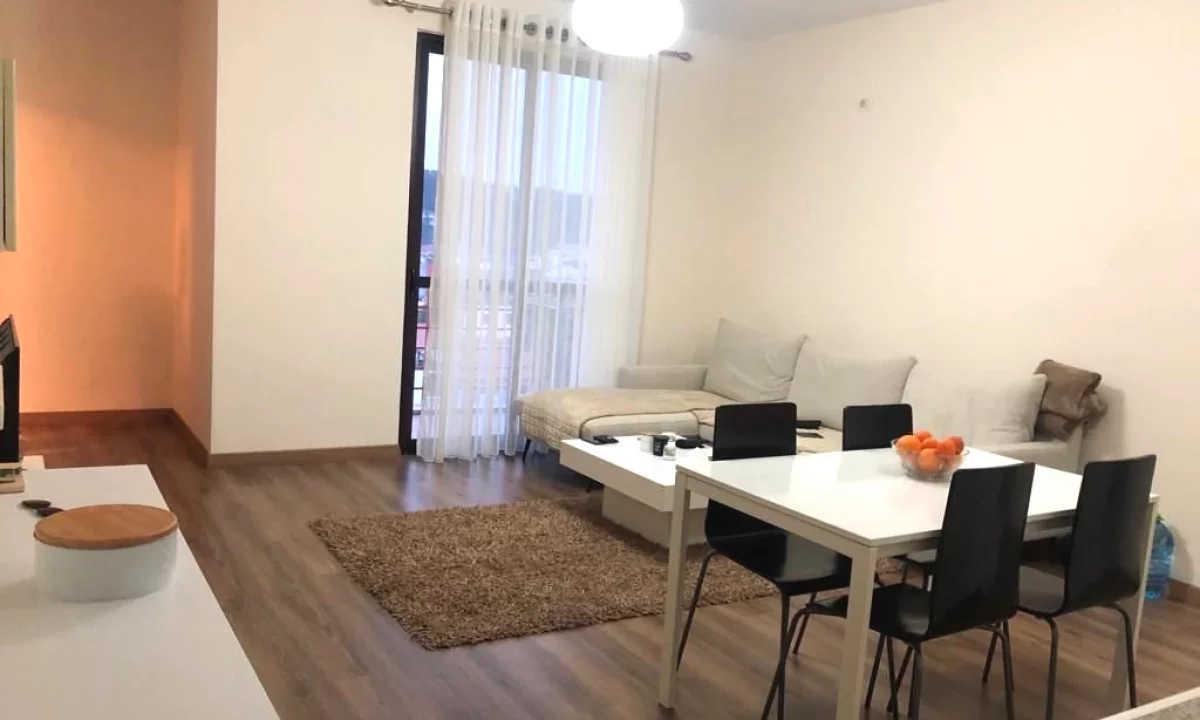 Shtepi me qera Apartament ne Tirane, 2+1, Mobilimi E mobiluar, Pagesa 50,000  Leke.
