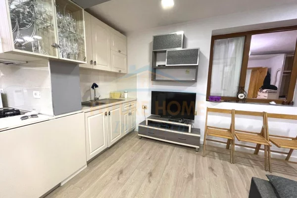 Shtepi me qera Apartament ne Tirane, 2+1, Mobilimi E mobiluar, Pagesa 60,000  Leke.