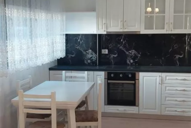 Shtepi me qera Apartament ne Tirane, 2+1, Mobilimi E mobiluar, Pagesa 650  Euro.