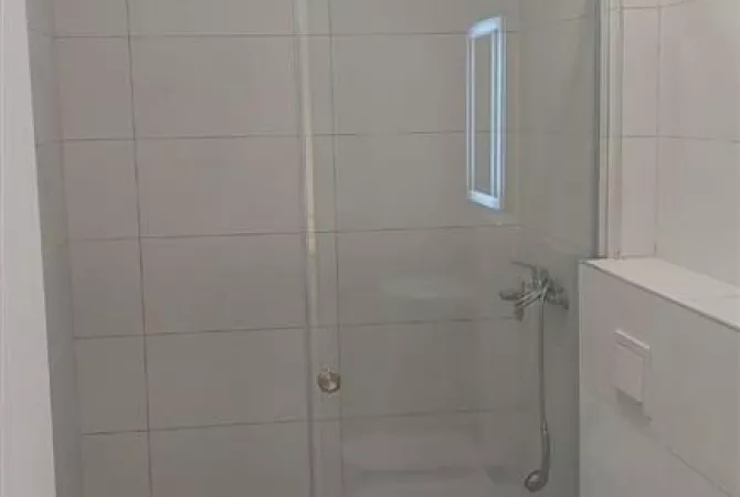 Shtepi me qera Apartament ne Tirane, 2+1, Mobilimi E mobiluar, Pagesa 650  Euro.
