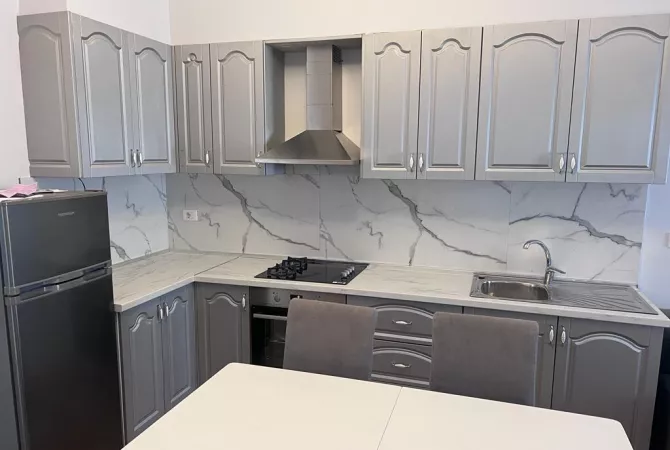 Shtepi me qera Apartament ne Tirane, 2+1, Mobilimi E mobiluar, Pagesa 450  Euro.