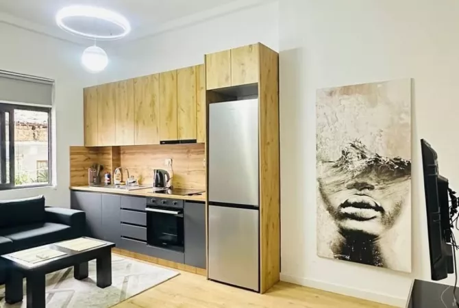 APARTAMENT ME QERA 1+1 QENDER 650 EURO