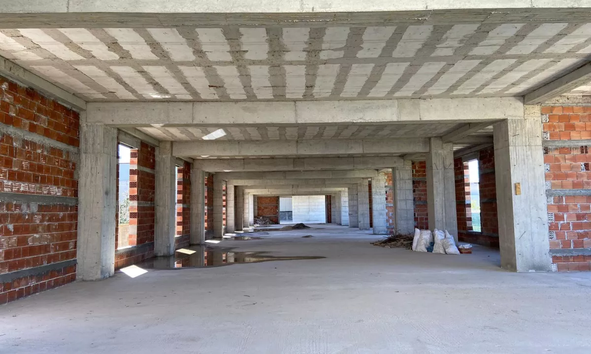 KAPANON ME QERA 2000 M2 KAMEZ 9.000 EURO