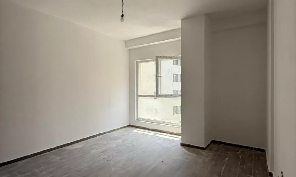 ZYRE ME QERA 70 M2 LAPRAKE 450 EURO