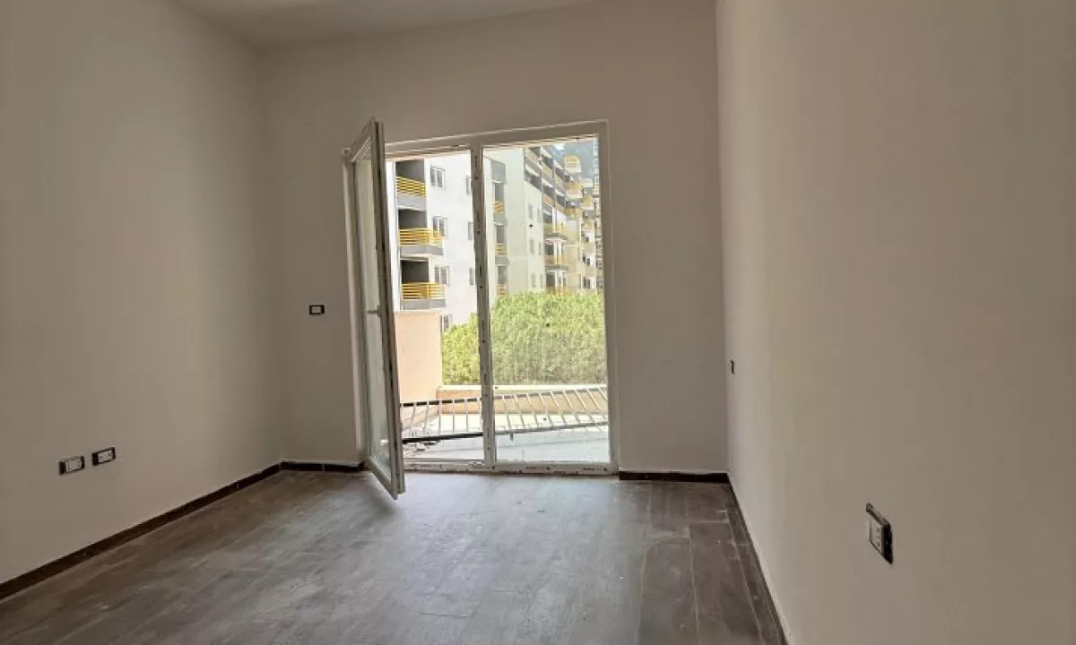 ZYRE ME QERA 140 M2 LAPRAKE 900 EURO