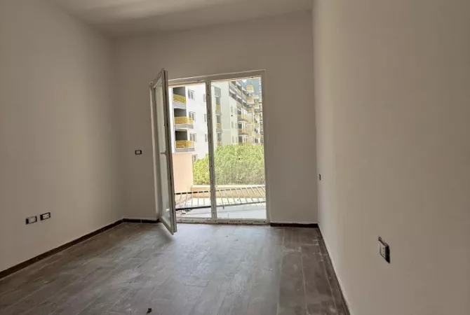 ZYRE ME QERA 140 M2 LAPRAKE 900 EURO