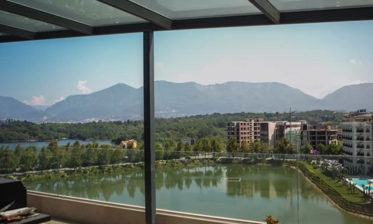 Attico(ultimo piano panoramico) in vendita a Tirana 4+1, Arredato