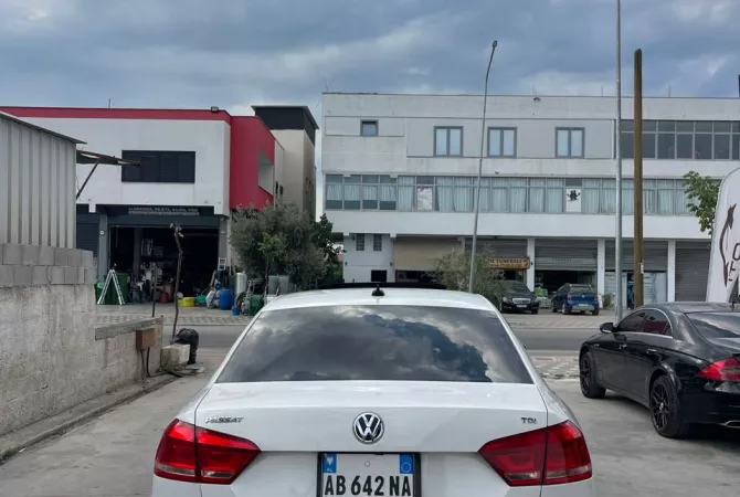 Auto in Vendita a Tirana - 8,600 Euro