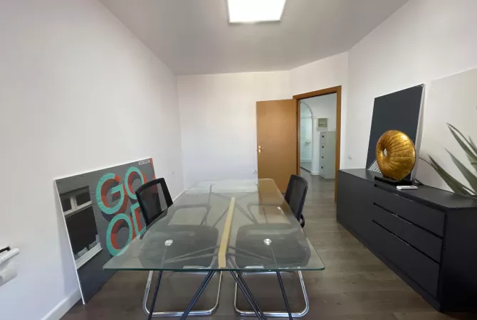 Business Property for Rent 3+1 in Tirana - 1,100 Euro