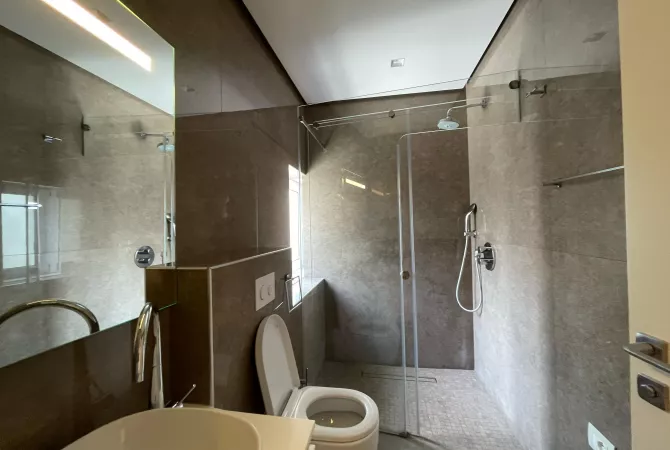 Shtepi ne shitje Duplex(shtepi me 2 kate) ne Tirane, 2+1, Mobilimi E mobiluar, Pagesa 230,000  Euro.