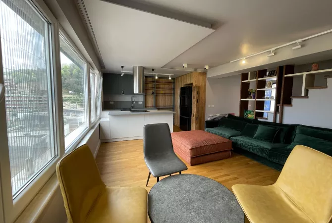 Shtepi ne shitje Duplex(shtepi me 2 kate) ne Tirane, 2+1, Mobilimi E mobiluar, Pagesa 230,000  Euro.