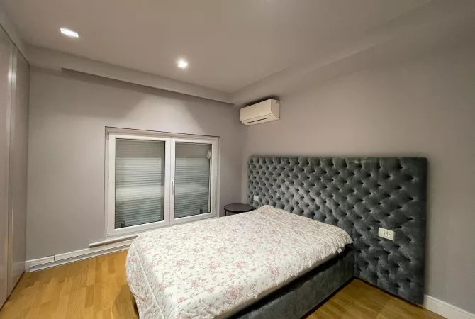 Shtepi ne shitje Duplex(shtepi me 2 kate) ne Tirane, 2+1, Mobilimi E mobiluar, Pagesa 230,000  Euro.