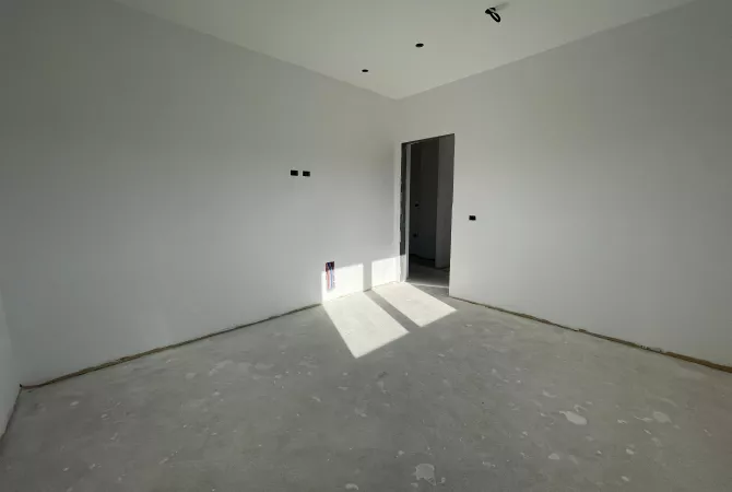 Shtepi ne shitje Apartament ne Tirane, 1+1, Mobilimi Bosh, pa mobiluar, Pagesa 115,500  Euro.