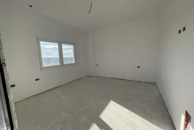 Shtepi ne shitje Apartament ne Tirane, 1+1, Mobilimi Bosh, pa mobiluar, Pagesa 115,500  Euro.