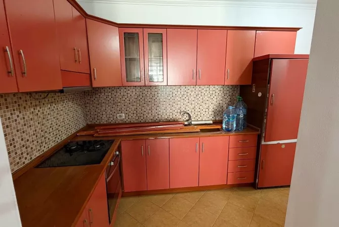 Shtepi ne shitje Apartament ne Tirane, 2+1, Mobilimi E mobiluar, Pagesa 127,000  Euro.