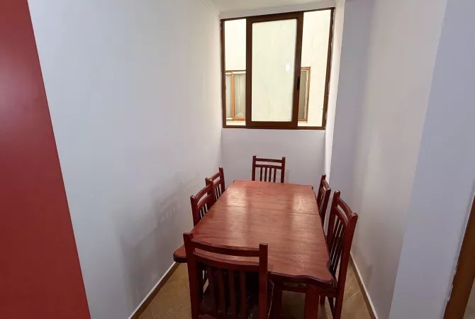 Shtepi ne shitje Apartament ne Tirane, 2+1, Mobilimi E mobiluar, Pagesa 127,000  Euro.