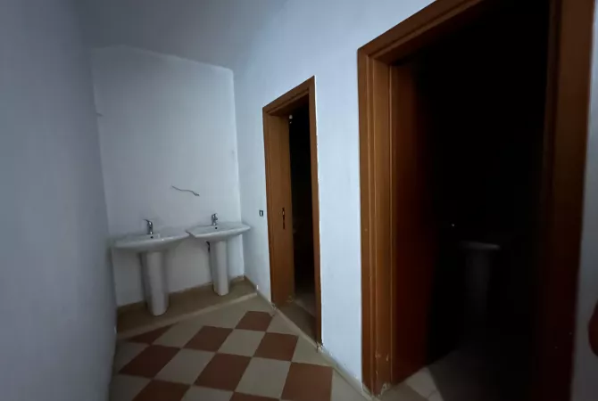 Ambient Biznesi Per Shitje Tek Inxhinieria E Ndertimit. 