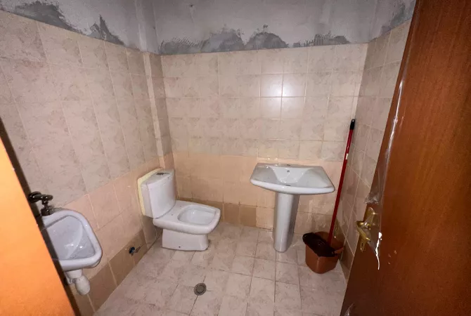 Ambient Biznesi Per Shitje Tek Inxhinieria E Ndertimit. 