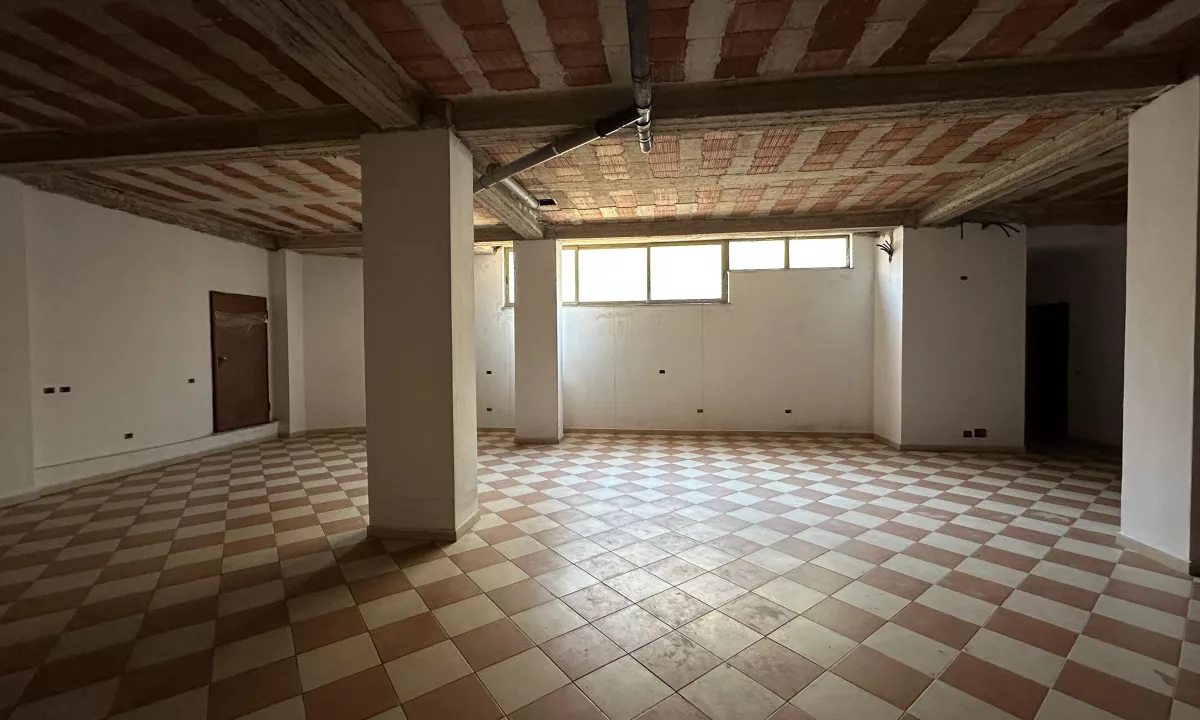 Ambient Biznesi Per Shitje Tek Inxhinieria E Ndertimit. 