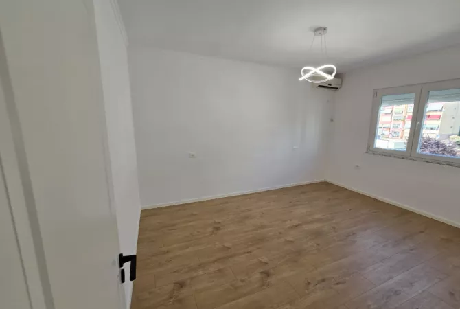 Shtepi ne shitje Apartament ne Tirane, 2+1, Mobilimi Bosh, pa mobiluar, Pagesa 145,000  Euro.