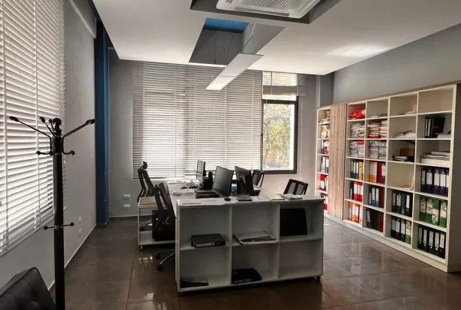 Business Property for Rent 3+1 in Tirana - 89,000 Leke