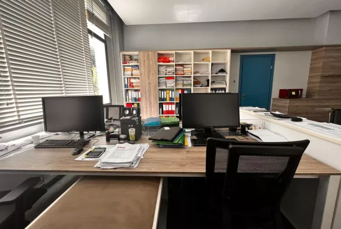 Business Property for Rent 3+1 in Tirana - 89,000 Leke