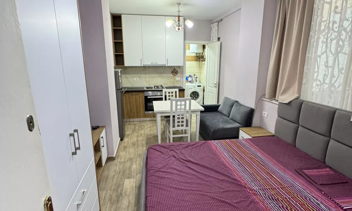 Shtepi ne shitje Apartament ne Tirane, Garsoniere, Mobilimi E mobiluar, Pagesa 60,000  Euro.