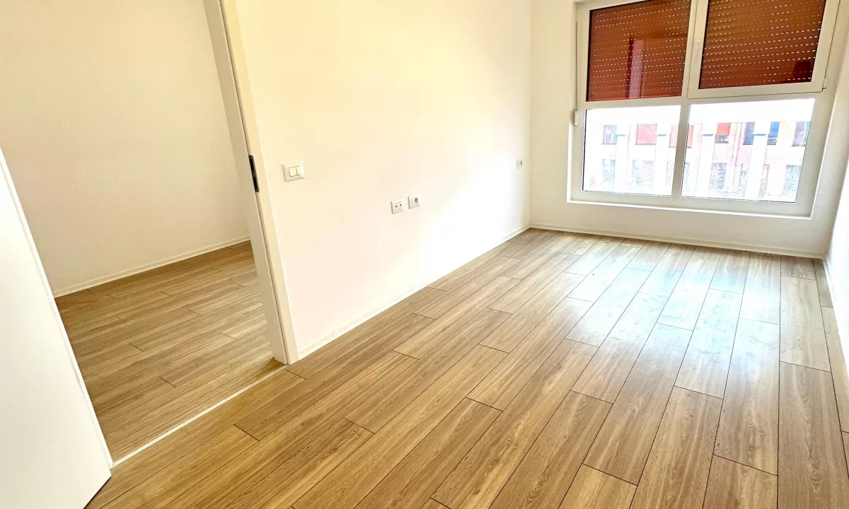 Shtepi ne shitje Apartament ne Tirane, 1+1, Mobilimi Bosh, pa mobiluar, Pagesa 63,000  Euro.