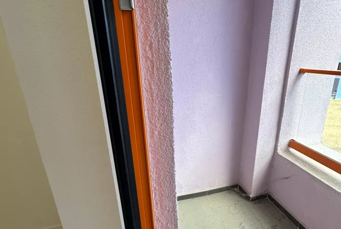 Shtepi ne shitje Apartament ne Tirane, 1+1, Mobilimi Bosh, pa mobiluar, Pagesa 63,000  Euro.