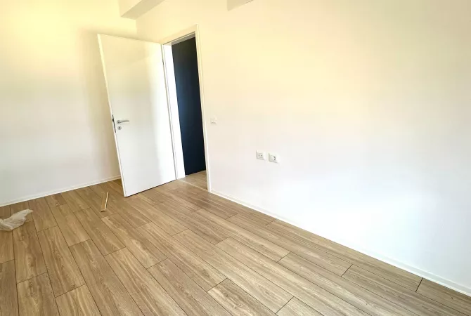 Shtepi ne shitje Apartament ne Tirane, 1+1, Mobilimi Bosh, pa mobiluar, Pagesa 63,000  Euro.